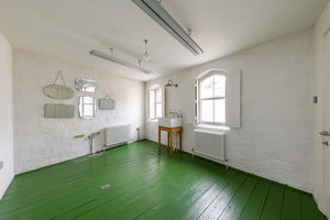 First Floor- click for photo gallery